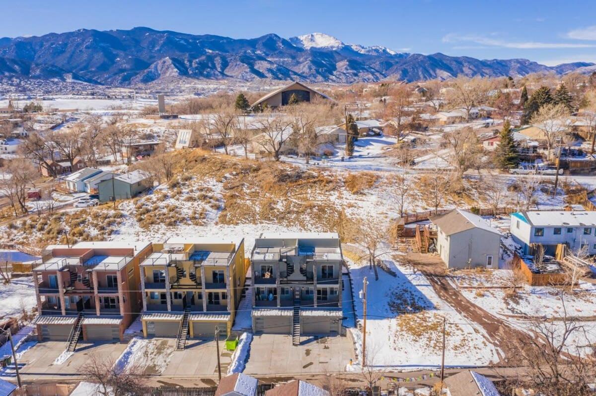 4Bd Home W Rooftop Patio Fire Pit & Mountain Views コロラドスプリングス エクステリア 写真