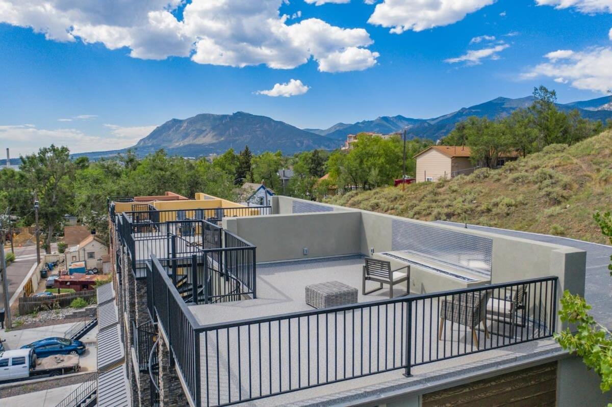 4Bd Home W Rooftop Patio Fire Pit & Mountain Views コロラドスプリングス エクステリア 写真